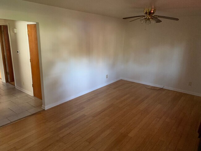 Building Photo - Welcome to this charming 3 bedroom home lo...