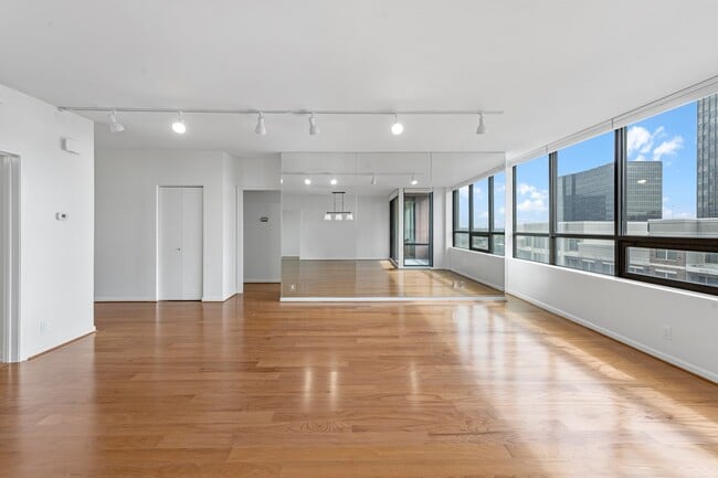 Building Photo - 5150 Hidalgo St