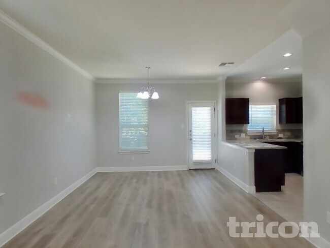 Building Photo - 4007 Anton Dr
