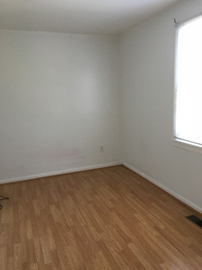 18 Bond St Unit 3, Westminster, MD 21157 Apartments in Westminster