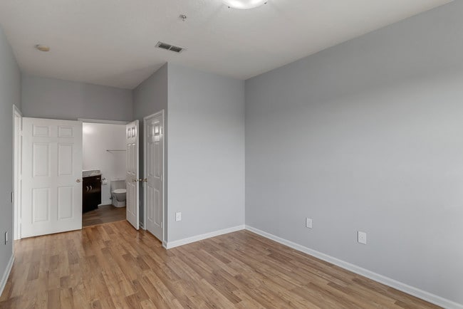 Building Photo - StoneBridge - 429