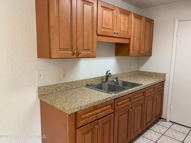 Building Photo - 2190 Forest Knoll Dr NE