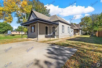 Building Photo - 419 N Grand Ave