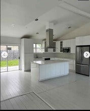 Building Photo - 17230 SW 93rd Ave