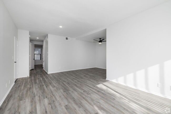 Interior Photo - 1527 Veteran Ave