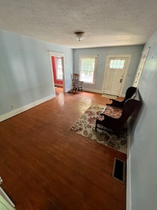 Building Photo - 2813 Grinstead Dr
