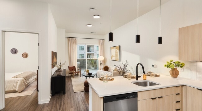 Building Photo - The Hunter