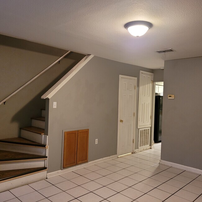 Building Photo - 3409 Golden Dr