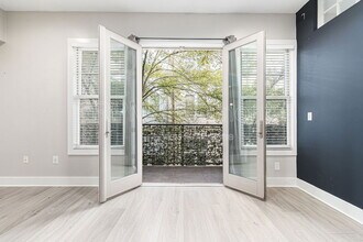 Building Photo - 925 Garrett St