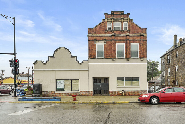Building Photo - 2556 S Albany Ave