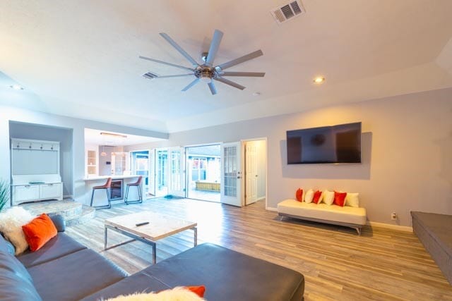 Foto del edificio - 230 White Cedar St