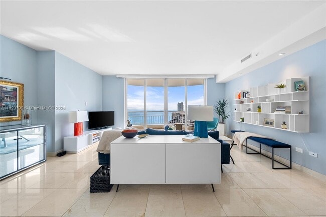 Building Photo - 848 Brickell Key Dr