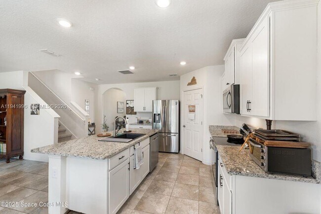 Foto del edificio - 904 Old Country Rd S E