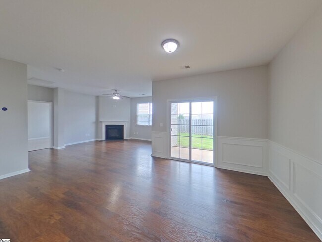 Foto del edificio - 312 New Spring Ln