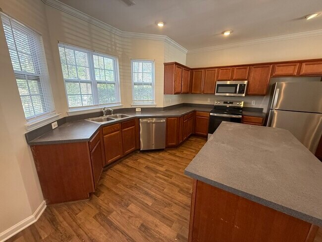 Foto del edificio - Beautiful 3 Bedroom 2.5 Bath SPACIOUS town home! Community Playground and Picnic area!