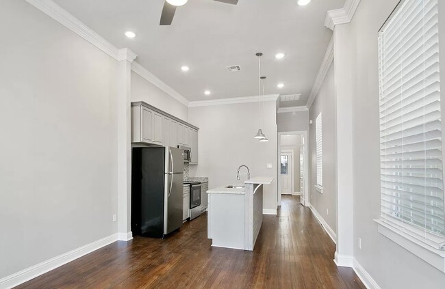 Foto del edificio - 2121-2131 Louisiana Ave