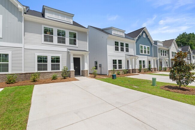 Building Photo - 815 Coburg Ln