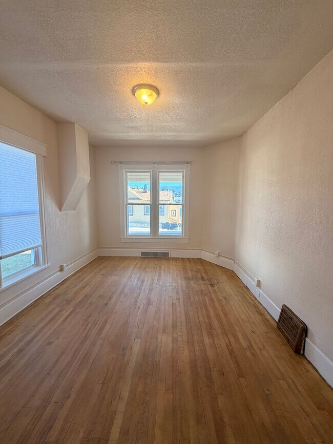 Foto del edificio - 223 N Alabama St