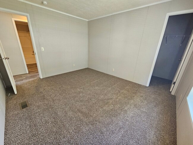 Building Photo - 228 Maple
