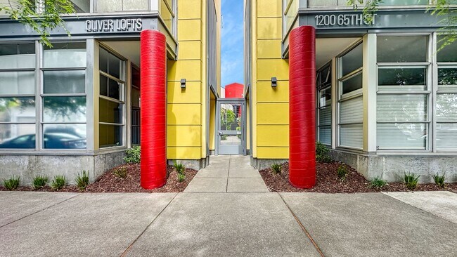 Foto del edificio - Authentic Loft Living in an Emeryville Landmark
