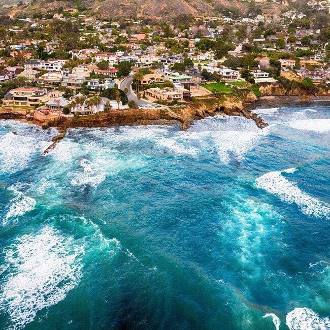 Foto del edificio - 2420 Torrey Pines Rd