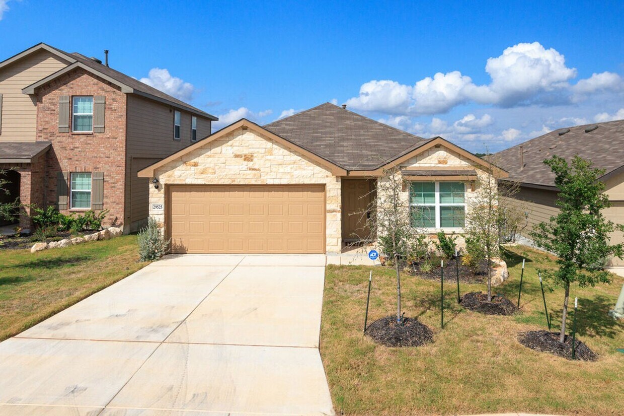 Foto principal - Lease Home in Comal County is Ready for Im...