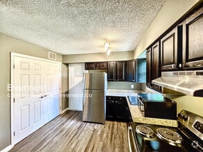 Building Photo - 3340 Roadrunner Trail