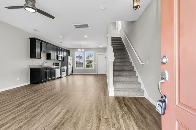 Building Photo - 146 Winding Branch Dr