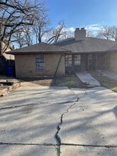 Building Photo - 716 Woodland Ct