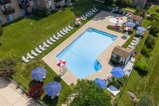 Foto del edificio - Top Of The Hill Apartments