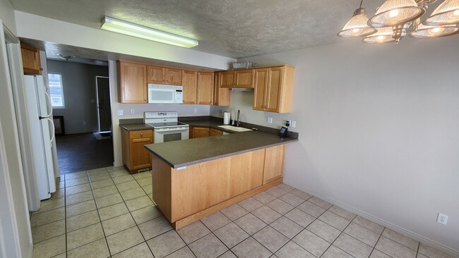 Building Photo - 452 Pheasant Ridge Dr
