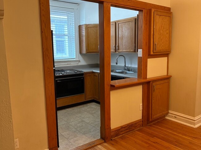 Kitchen - 7222 Forsyth Blvd