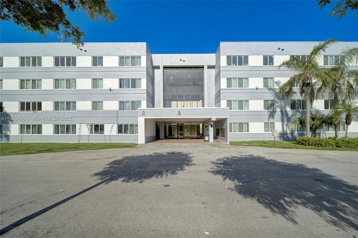 Primary Photo - 14850 Naranja Lakes Blvd