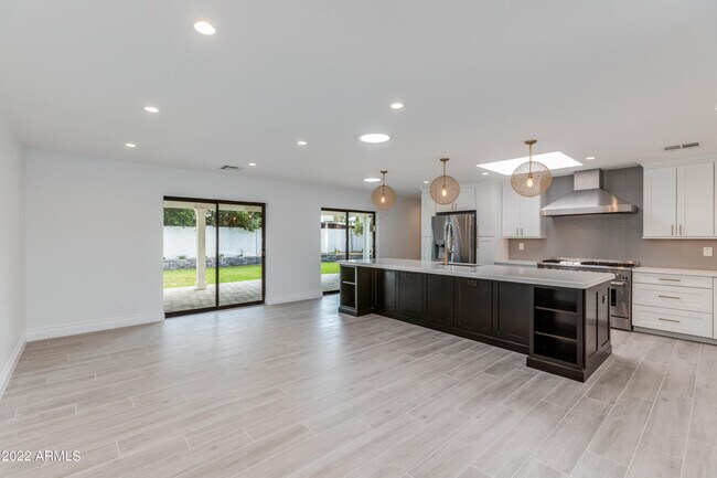 Building Photo - 3743 GARDEN Dr