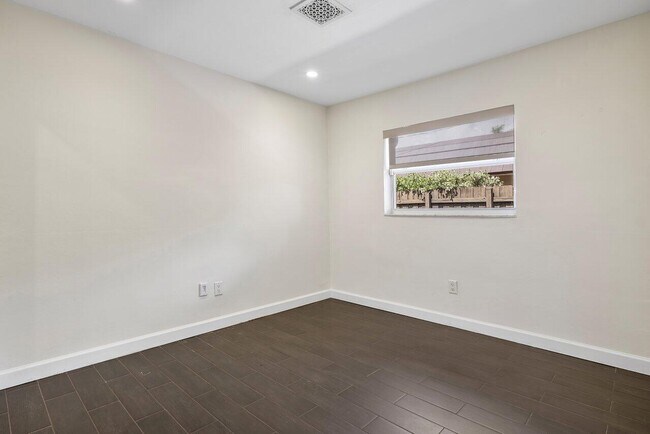 Building Photo - 855 Berkley St