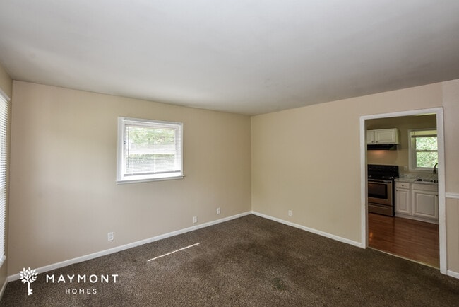 Building Photo - 2855 Greenside Dr NW