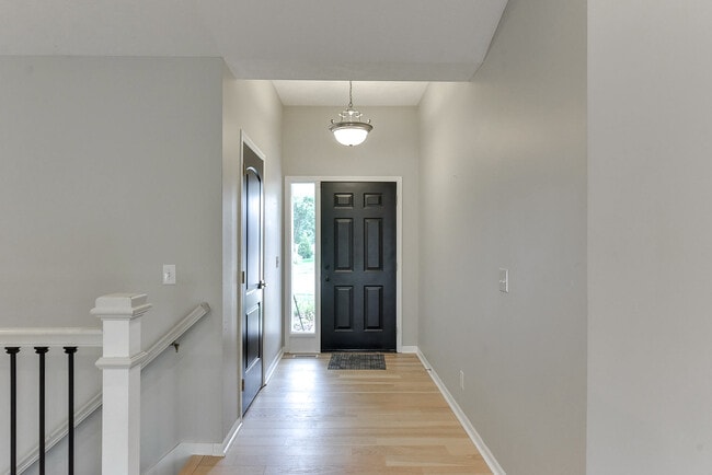 Foto del edificio - 15327 Parker Cir