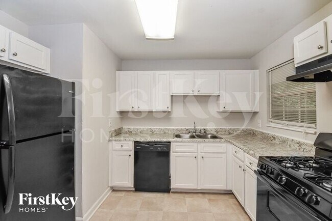 Building Photo - 801 Plainville Terrace SW