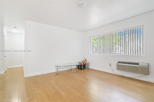 Building Photo - 320 85th St