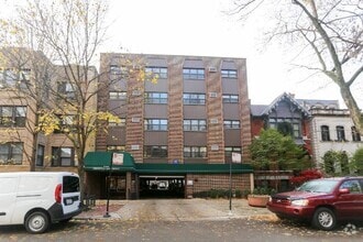 Building Photo - 558 W Arlington