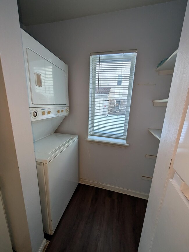 Building Photo - 849 Brandon Ave