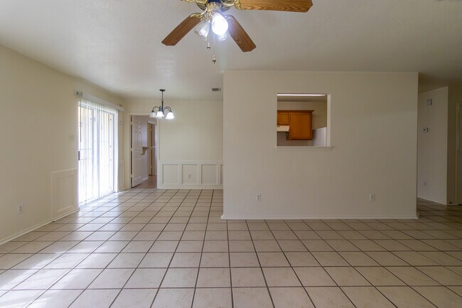 Building Photo - 1203 Fox Creek Dr