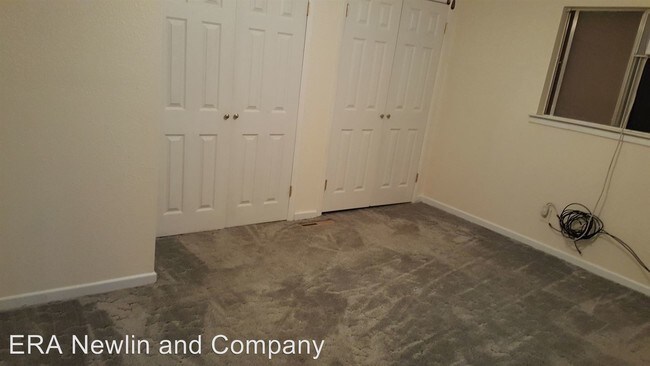 Building Photo - 3300 Lake Dr