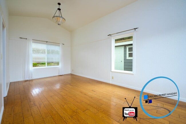 Building Photo - This gorgeous four bedrooms, three baths B...