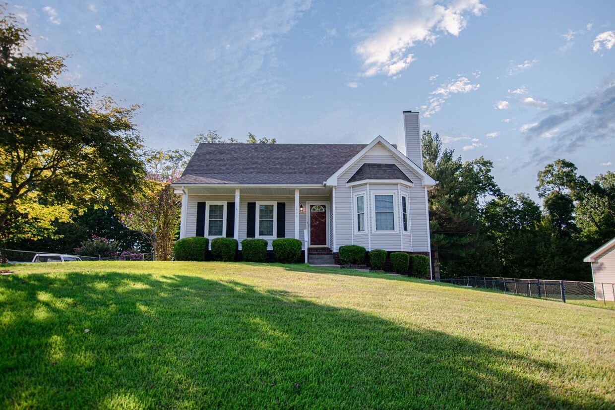 Primary Photo - Pet Friendly Three Bedroom!