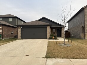 Building Photo - 3331 Watterson Wy