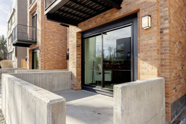 Foto del edificio - 1755 N Williams St