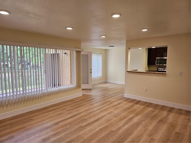 Foto del edificio - 2627 NW 33rd St