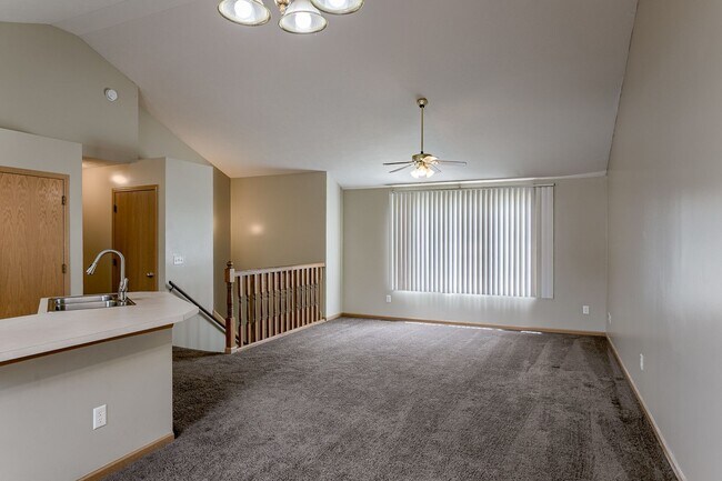 Foto del edificio - Spacious Home Located Near I-80, New Schoo...