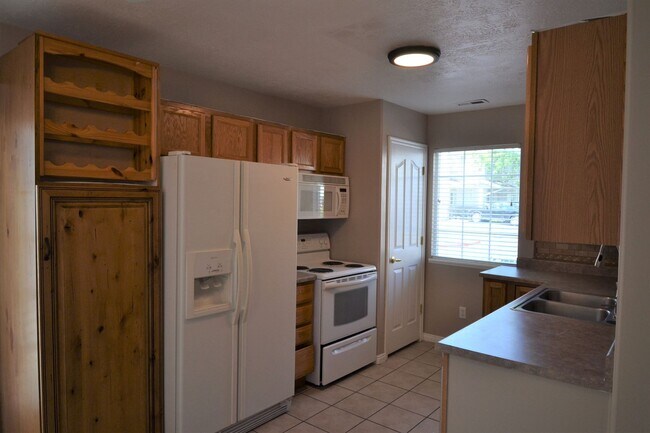 Foto del edificio - Adorable 3 Bed 2 Bath Townhouse in West Valley!!!